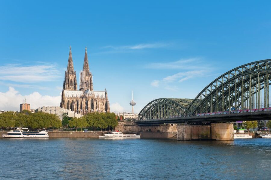 Cologne Cathedral and Old Town Tour with 1 Kölsch - Why this Cologne walk works well as a first introduction
