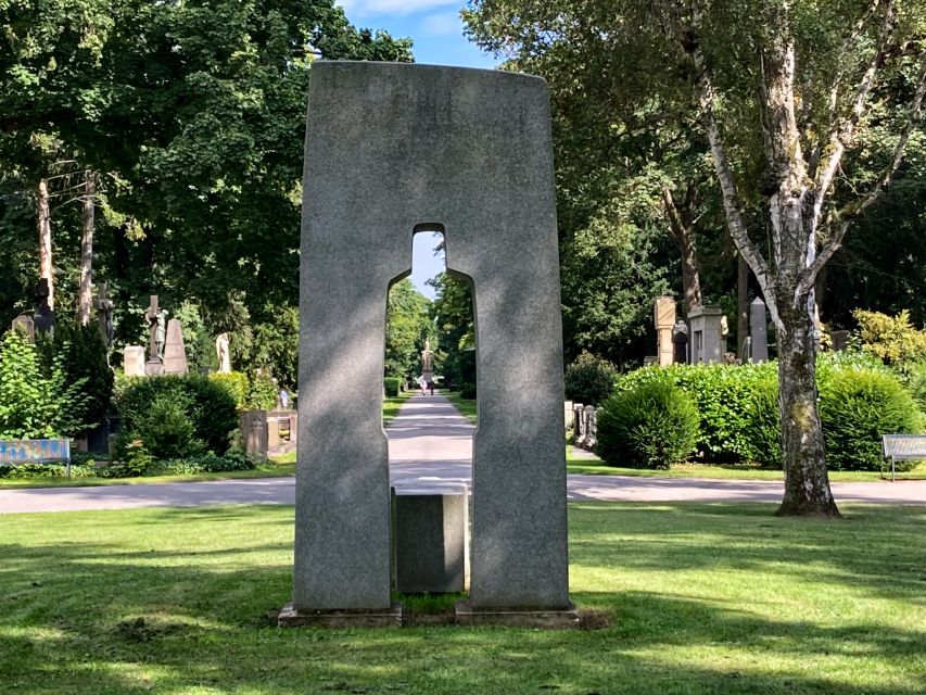 Cologne: Guided Tour of Melatenfriedhof - Beate, Ulla, and the value of a strong guide