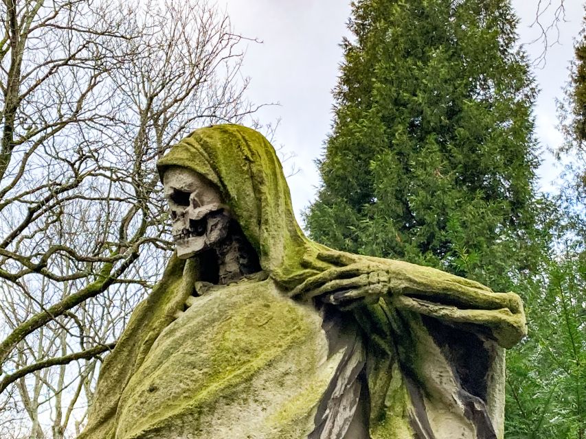 Cologne: Guided Tour of Melatenfriedhof - What the two-hour route can teach you