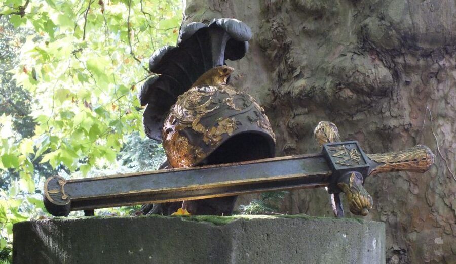 Cologne: Melaten Cemetery Life, Love and Death Tour - Why the park setting matters