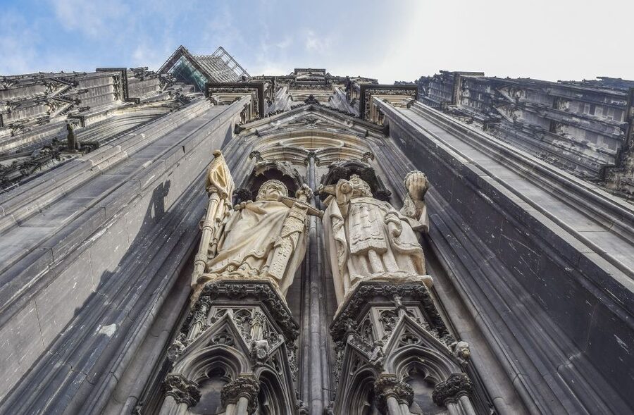 Cologne: Old Town Highlights Walking Tour - Ending at the cathedral and fairy tale fountain