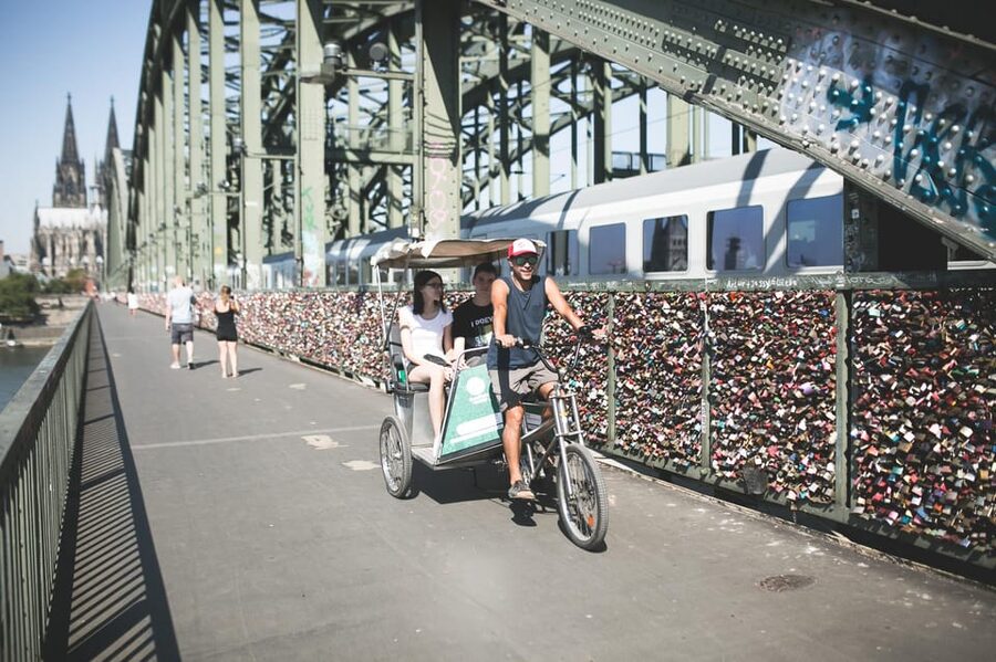Cologne: Private Rickshaw Tour - Alter Markt and Heumarkt