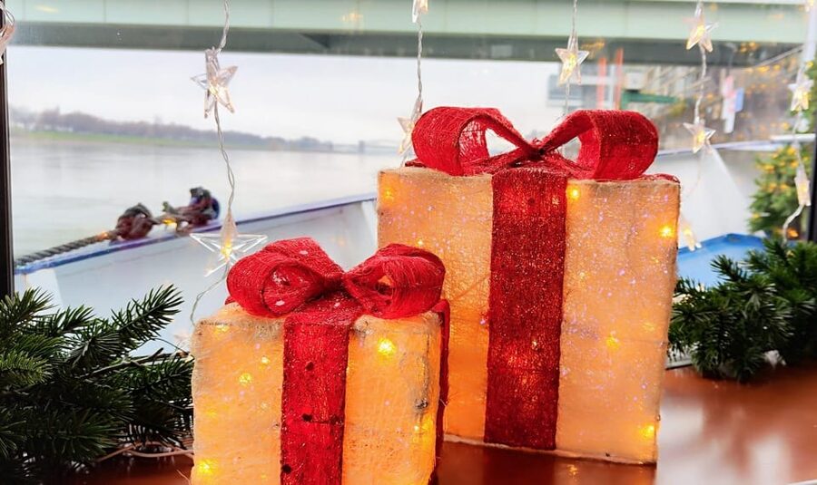 Cologne: Rhine River Winter Cruise with Festive Music - Should you book the festive Rhine cruise?