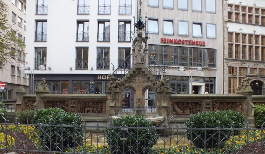 Cologne: The Night Watchman Old Town Walking Tour in German - Is $17 good value for 90 minutes?