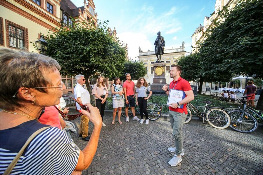 Combo Tour in Leipzig: Guided City Tour & City Sightseeing - Starting at Katharinenstraße and entering the old town