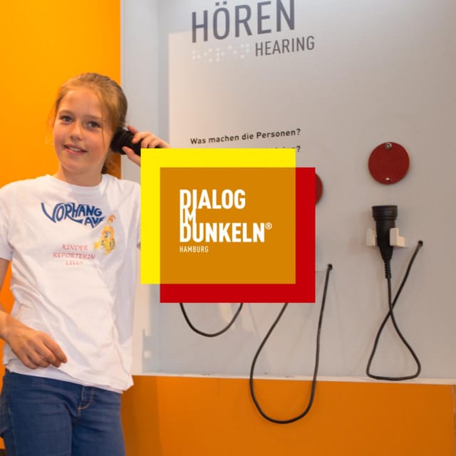 Dialog im Dunkeln (Dialogue in the Dark) - Using a Cane, Your Ears, and Your Hands