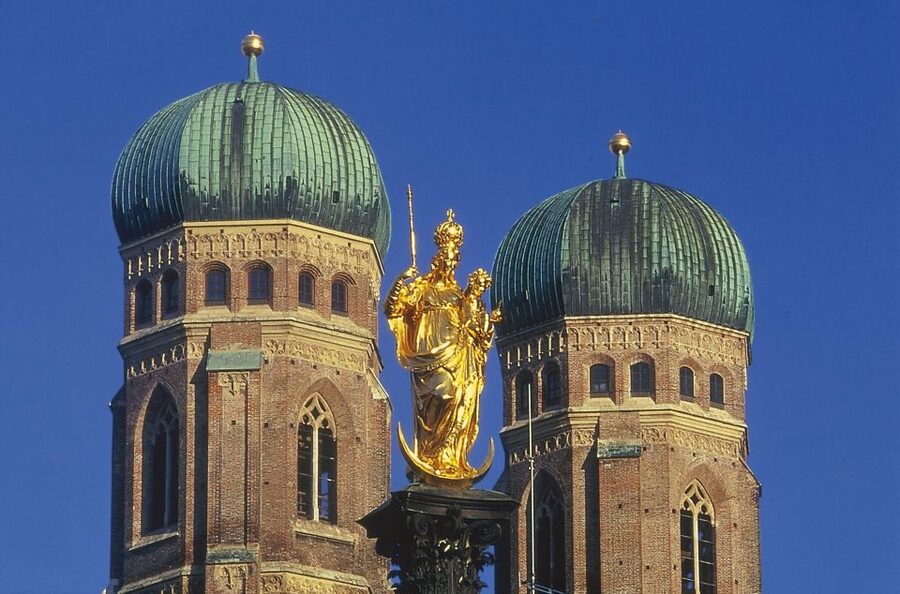 Discover Munich 2-Hour Small Group Walking Tour - Marienplatz and the Rathaus-Glockenspiel