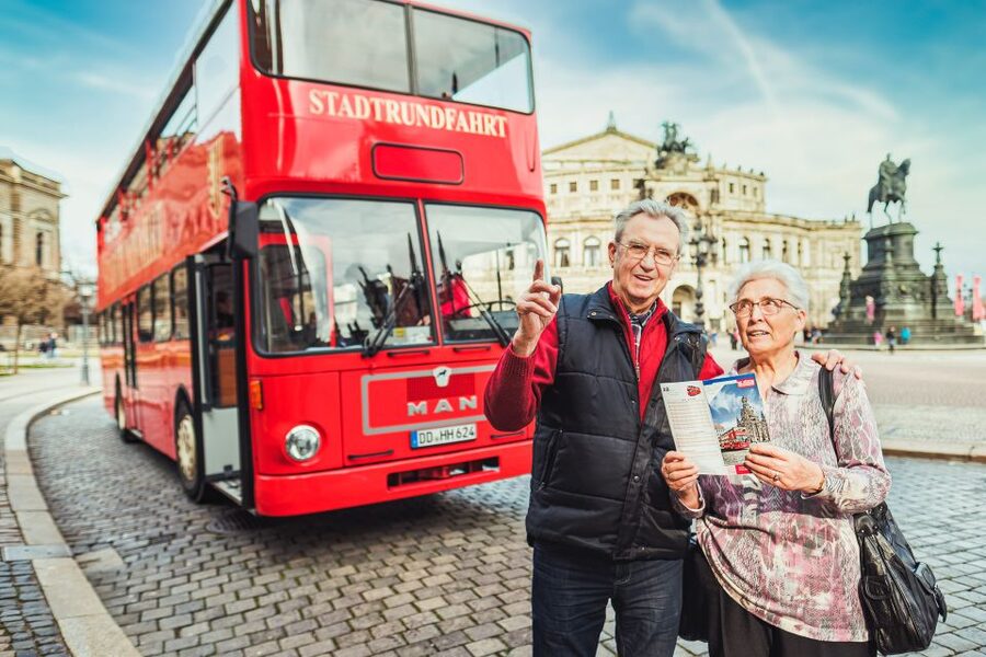 Dresden: City Sightseeing Tour with Live Guide - What the German live commentary adds