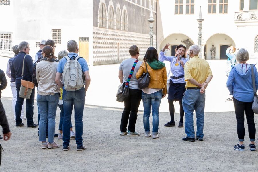 Dresden: Complete Walking Tour with Frauenkirche Visit - Starting at Neumarkt and meeting the guide