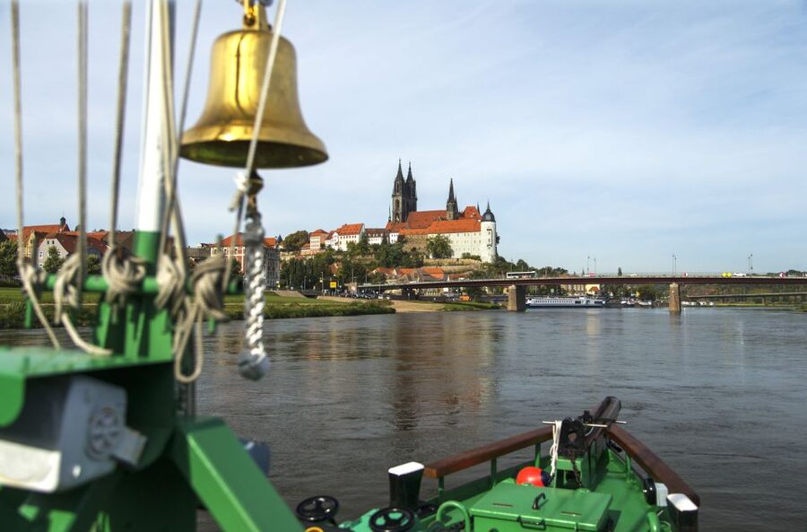 Dresden: Elbe River Cruise to Meissen - Boarding beneath Brühlsche Terrasse