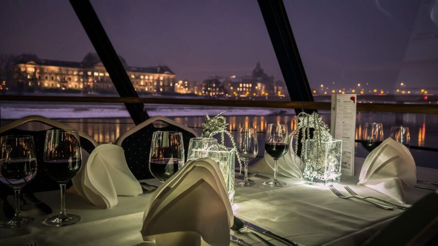 Dresden: Evening River Cruise with Dinner - Passing Dresden’s riverside castles