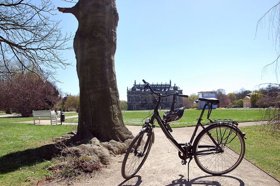 Dresden: Guided City Tour by Bike - From the Hygiene Museum to Großer Garten