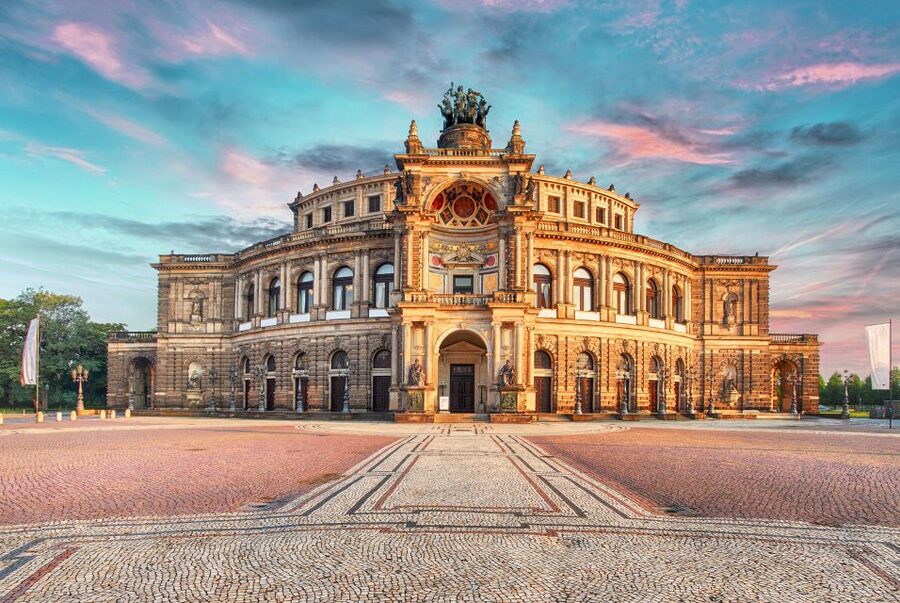 Dresden: Semperoper Guided Tour for Families - Why the family format works