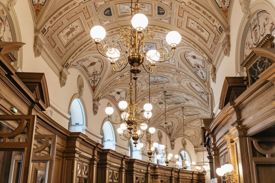 Dresden: Semperoper Tickets and Guided Tour - Group size, sound, and guide style