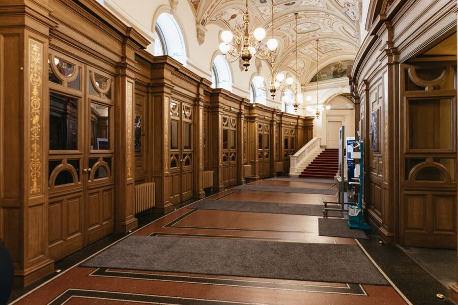 Dresden: Semperoper Tickets and Guided Tour - Who should book this experience
