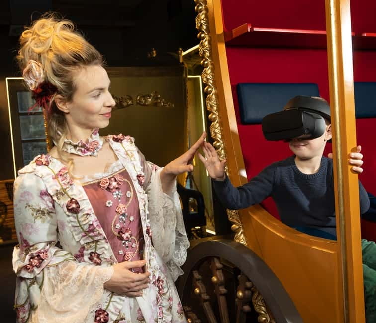 Dresden: Virtual Reality Time Travel Experience Ticket - The Hall of Mirrors welcomes you to the court