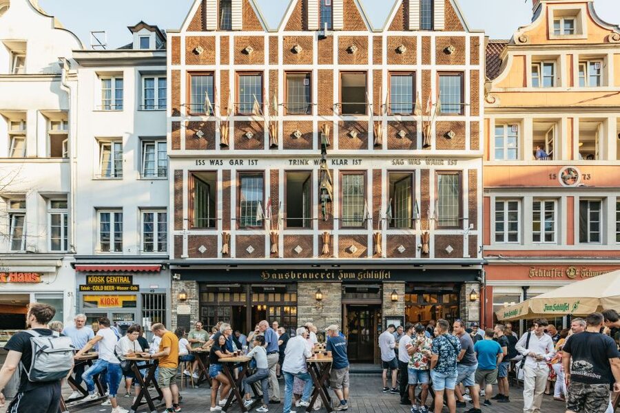 Düsseldorf: Altbier-Safari Beer Walking Tour - The guide matters more than the script