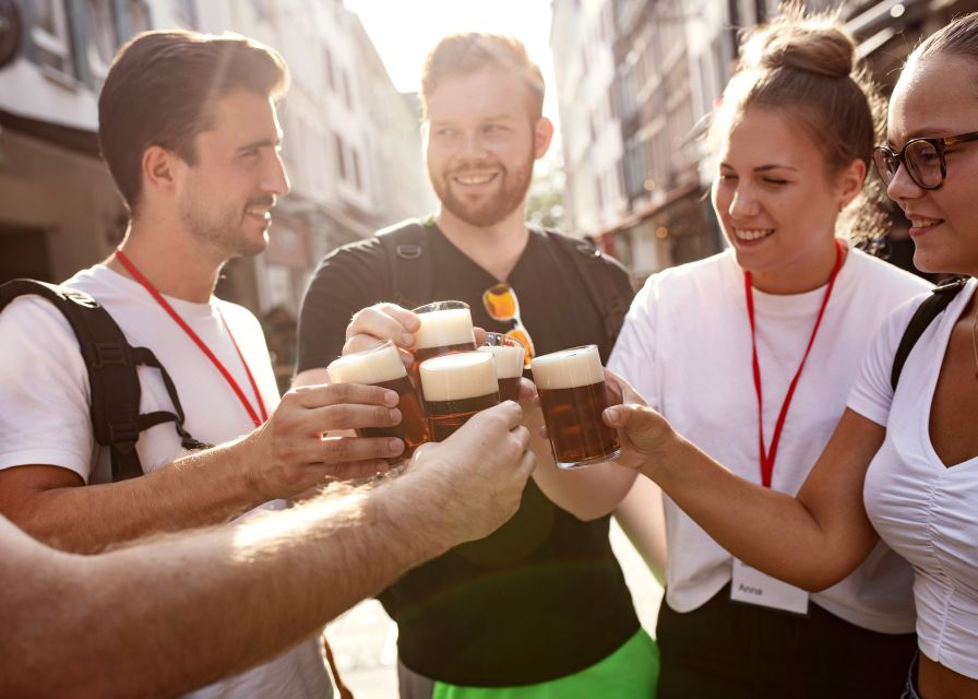 Düsseldorf: Brewery Tour with Alt Beer Tastings - Language, guide quality, and the busy-pub challenge