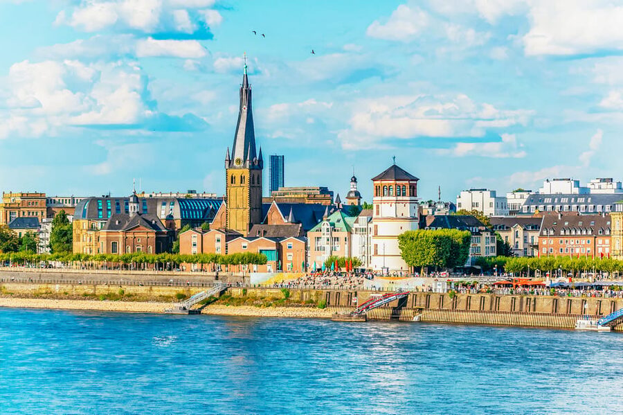 Düsseldorf: City Sightseeing Cruise on the Rhine - Finding the boat at Rheinuferpromenade