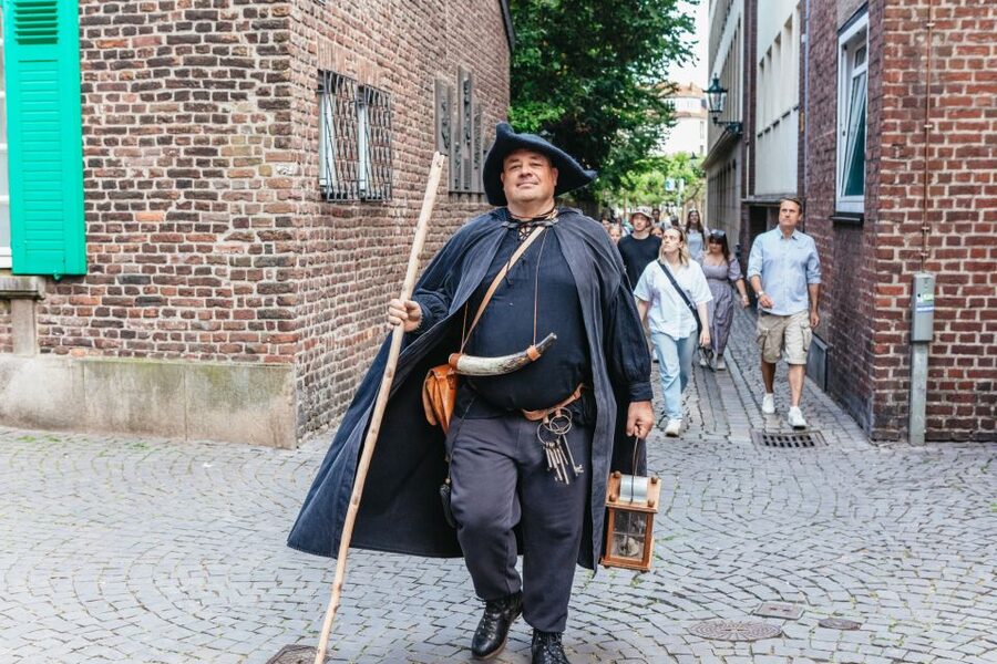 Düsseldorf: Guided Tour with a Night Watchman - Who will enjoy this Düsseldorf walk?