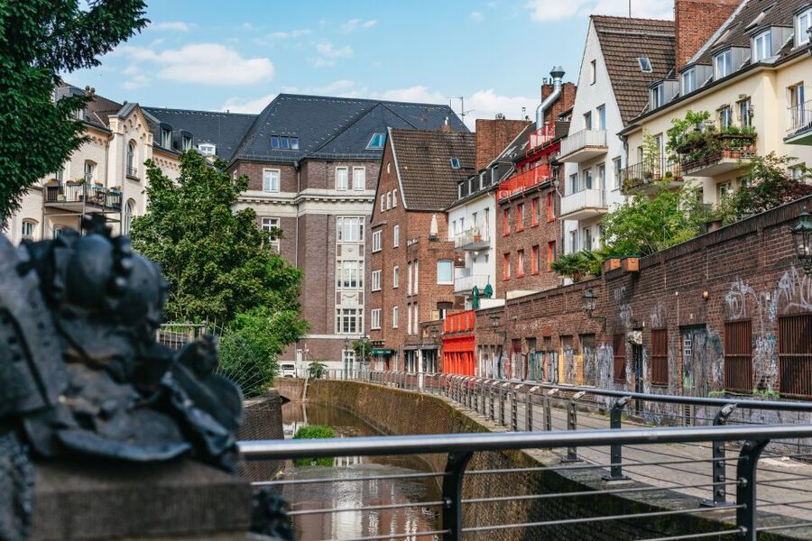 Düsseldorf: Guided Tour with a Night Watchman - A 90-minute format that keeps the evening manageable
