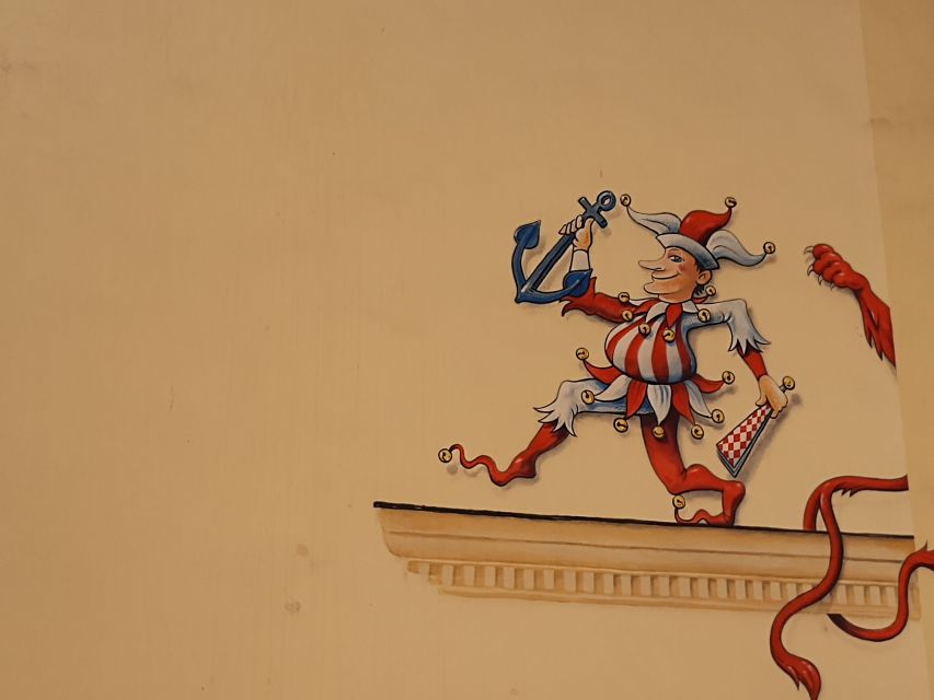 Dusseldorf: Old Town & Altbier Tour - Schneider-Wibbel and the first taste of local humor
