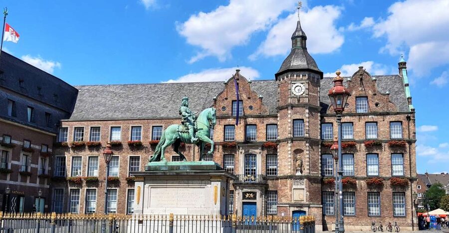 Dusseldorf: Old Town & Altbier Tour - Starting near Heinrich-Heine-Platz