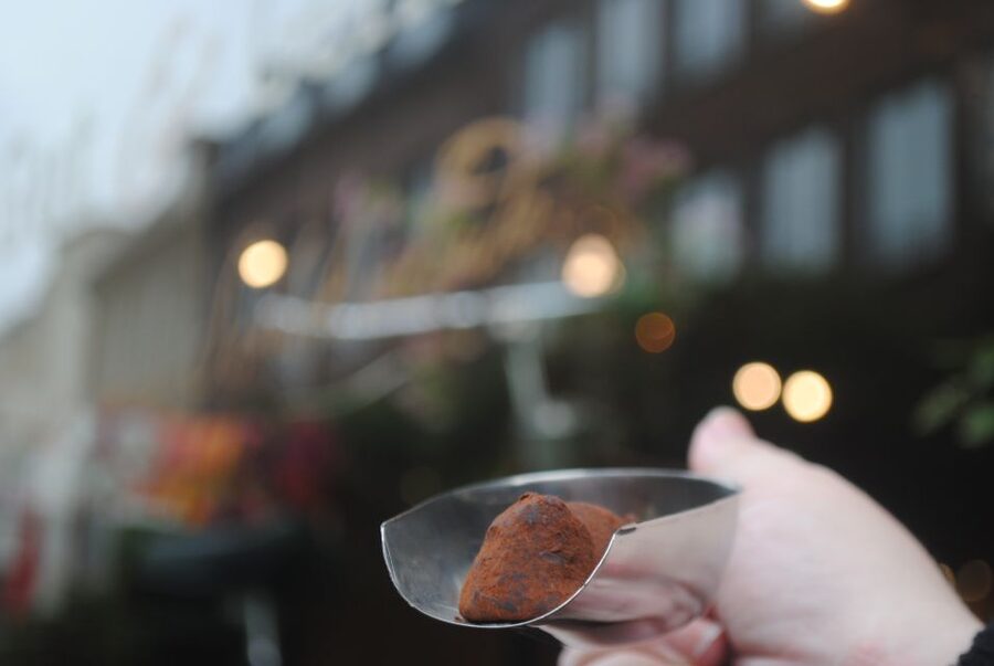 Düsseldorf: Sweet Treats Guided Walking Tour of Old Town - Starting at Carlsplatz, where Düsseldorf’s sweet side begins
