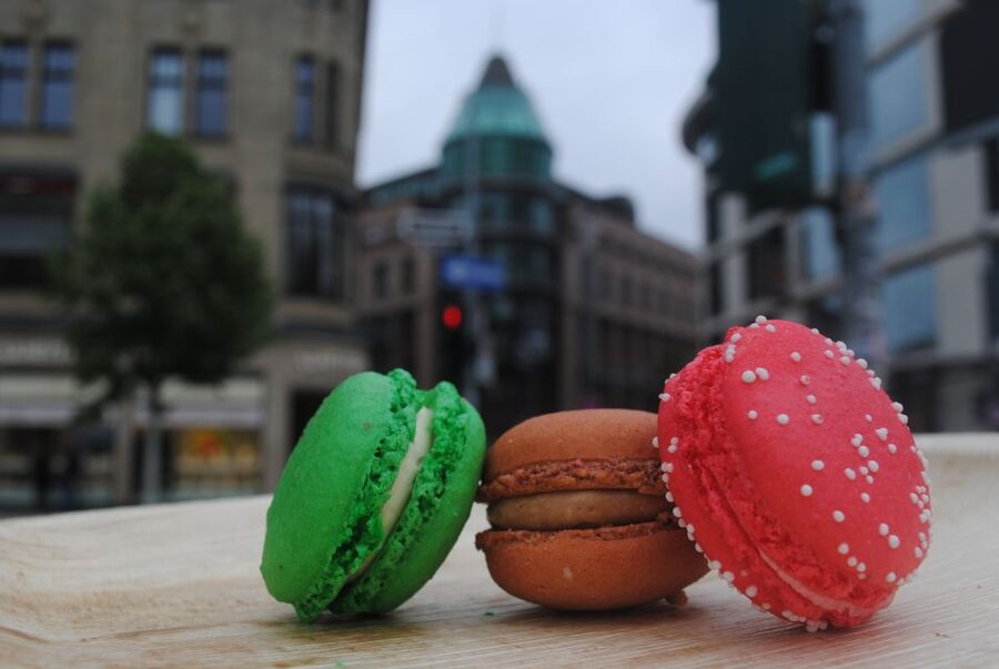 Düsseldorf: Sweet Treats Guided Walking Tour of Old Town - What the guide adds beyond the sugar