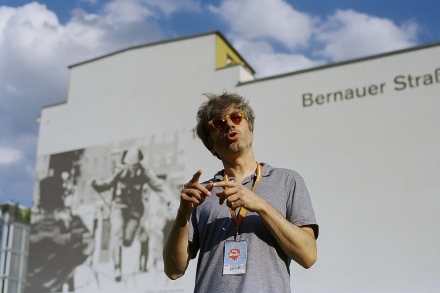 East Berlin and the Wall: Walking Tour - Guide quality and language choices