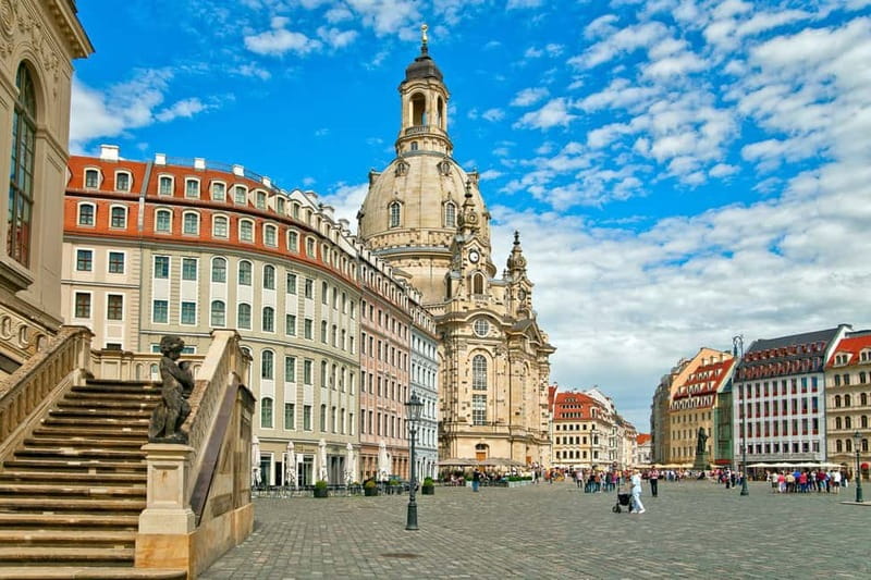 Elbfloren: Historical city tour - The Church of Our Lady from stone to interior
