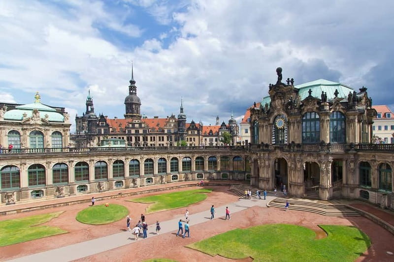Elbfloren: Historical city tour - Dresden Castle opens the story