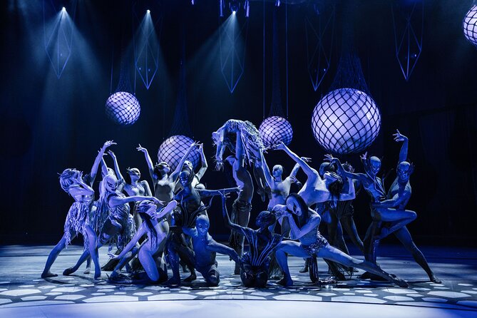 FALLING | IN LOVE Grand Show at Friedrichstadt-Palast Berlin - Can you follow it without German?