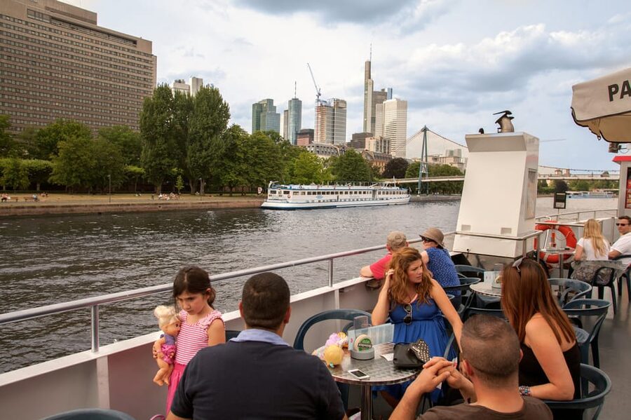 Frankfurt: 1-Hour Panorama Boat Cruise on the river Main - Drinks, snacks, and comfort onboard