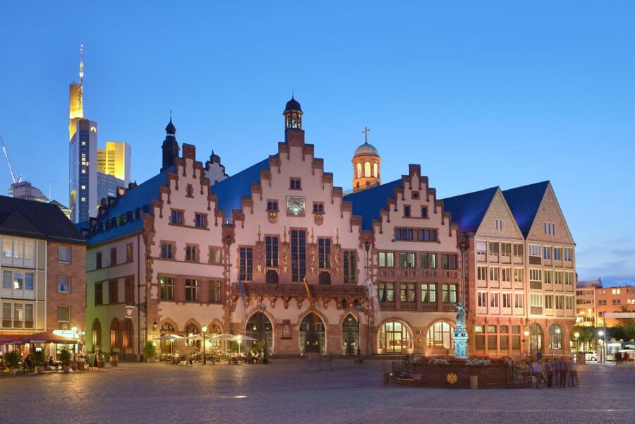 Frankfurt: Highlights and New Old Town English-Language Tour - Frankfurt Cathedral and the edge of the old center