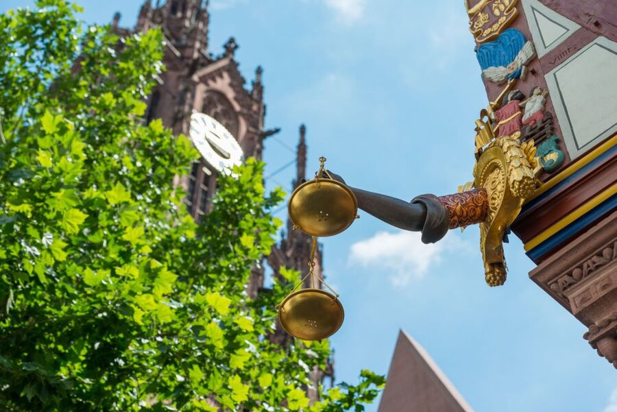 Frankfurt: New Old Town and Highlights German-Language Tour - Key points to know before booking