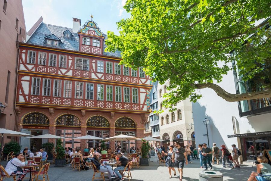 Frankfurt: New Old Town and Highlights German-Language Tour - A glimpse of the Museumsufer and 39 museums