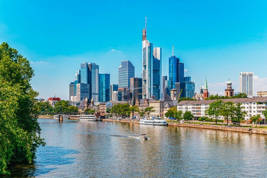 Frankfurt: River Main Sightseeing Cruise with Commentary - Upstream toward Offenbach and Sachsenhausen