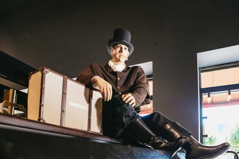 Frankfurt: Virtual Reality Time Travel Experience Ticket - Group size, language, and timing