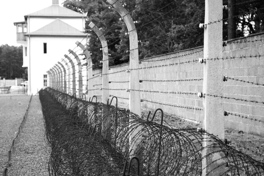 From Berlin: Licensed Sachsenhausen Tour with max. 15 people - Key points at a glance