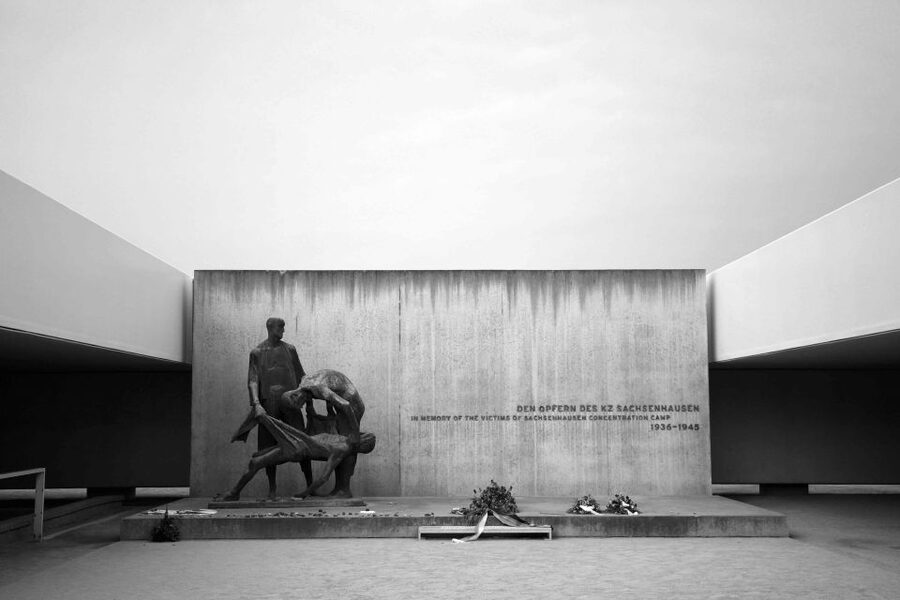 From Berlin: Licensed Sachsenhausen Tour with max. 15 people - Barracks, prison, infirmary, and the shoe-testing track