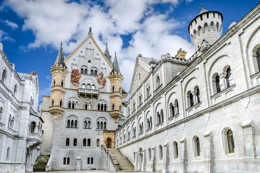 From Hohenschwangau: Tour to Neuschwanstein Castle - The horse carriage ride back downhill