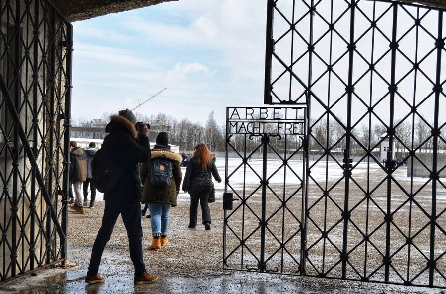 From Munich: Dachau Memorial Site Tour in Spanish - The train ride to Dachau