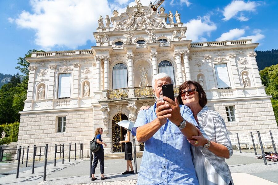 From Munich: Neuschwanstein & Linderhof Castle Full-Day Trip - Hohenschwangau gives you time to breathe