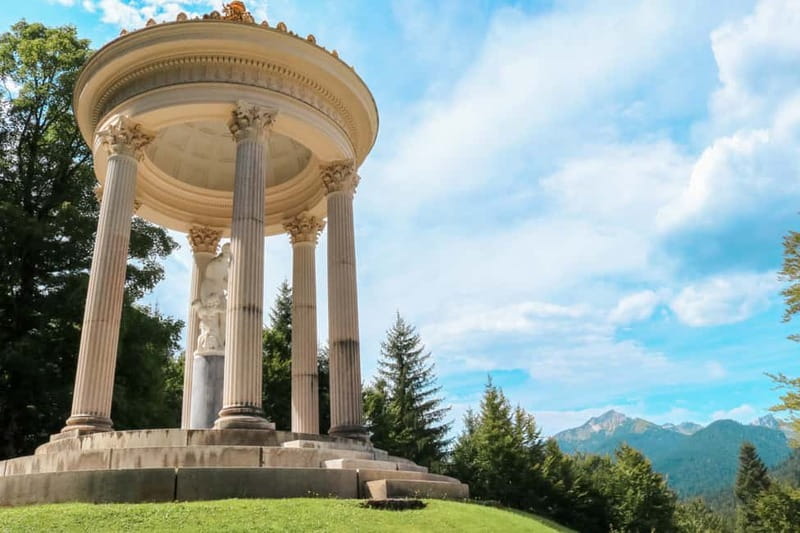 From Munich: Premium Neuschwanstein Castle & Linderhof Tour - What the guide adds to the day