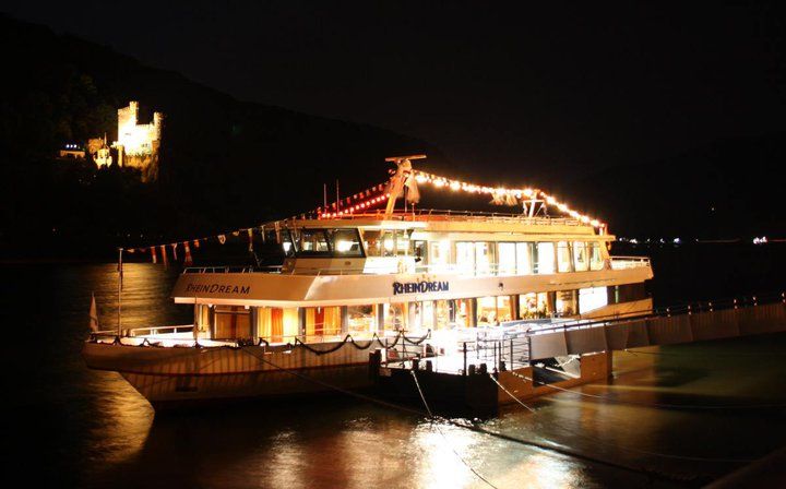 From Rüdesheim: 2-hour Christmas Boat Tour on the Rhine - Setting off from Pier 12 in Rüdesheim