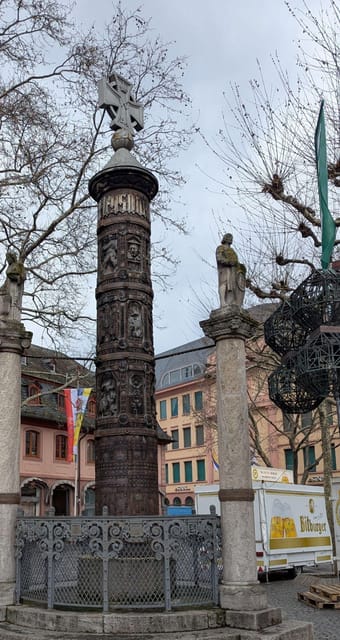Guided tour in Mainz on the Rhine in german and english - Fastnacht, fountains, and seasonal character