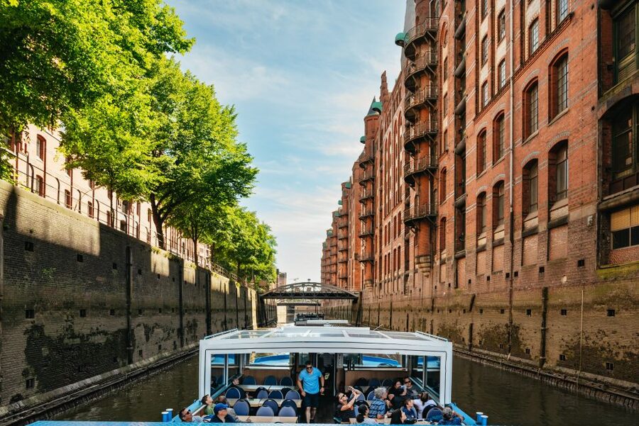 Hamburg: 1.5-Hour Harbor and Speicherstadt Day Cruise - Key points at a glance