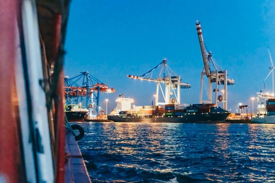 Hamburg: 1.5h Grand Harbor Evening Lights Cruise - The Elbphilharmonie and Harbor City lights