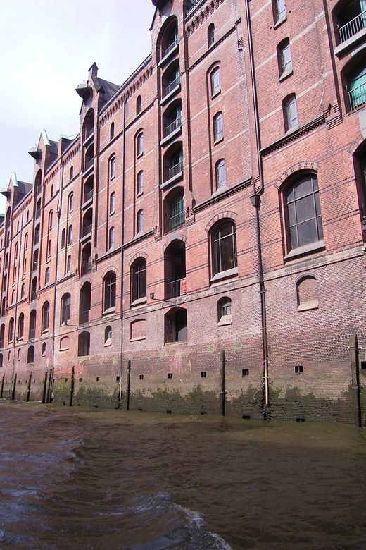 Hamburg: 1-Hour Harbor Cruise - Speicherstadt and the tide problem